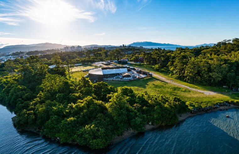 Com Vintage Culture e novidades, Dhun Club celebra um ano de conexão entre música eletrônica e natureza em Floripa